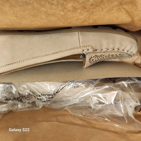 Earth "Carmen" Loafers. NIB. Size 5. Color is called Light Natural - Picture 8 of 10
